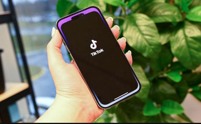 Cara Membuat Slideshow di TikTok: Manual, Otomatis, dan Menggunakan Template